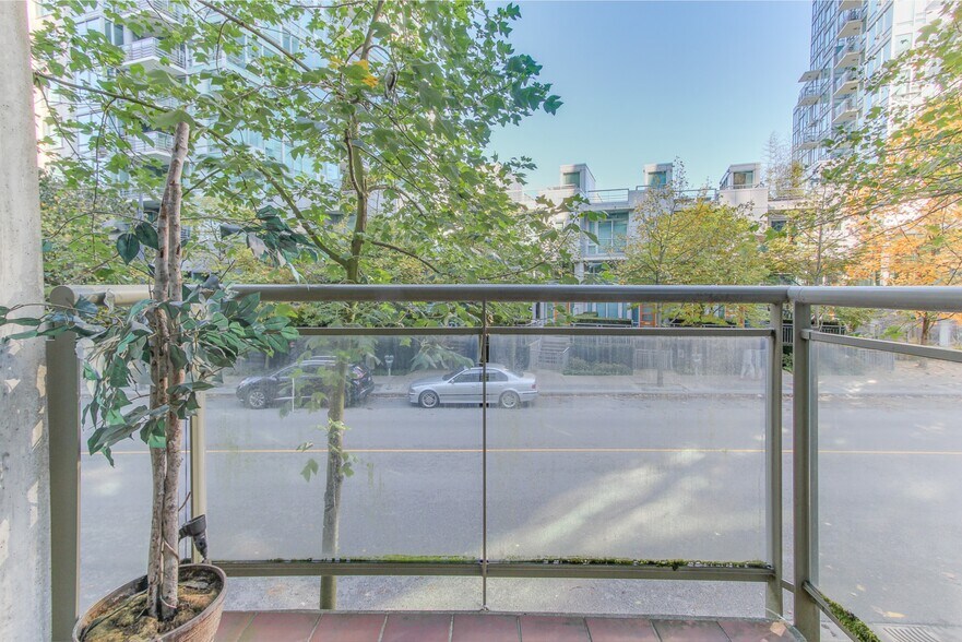 More Photos Of 1432 Hastings St W, Vancouver Office For Sale