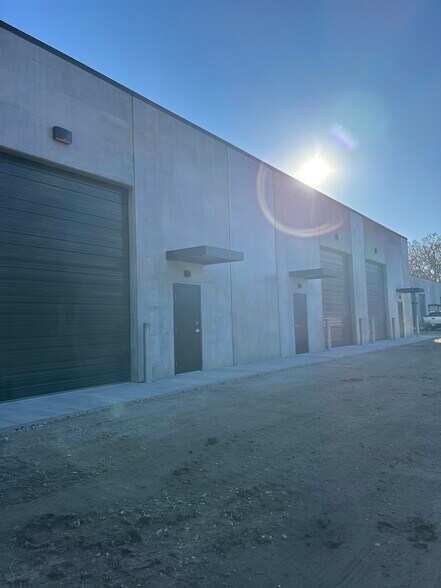 More Photos Of 6548 Ward Ave, North Charleston Light Distribution For Lease