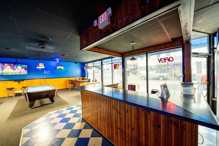 More Photos Of 26 N Main St, Cape Girardeau General Retail For Sale