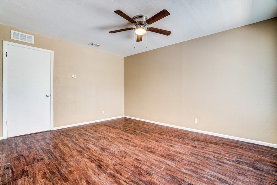 More Photos Of 216 Lucas St, San Antonio Apartments For Sale