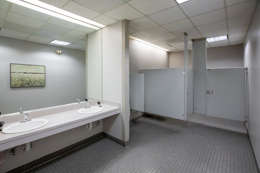 More Photos Of 14550 Torrey Chase Blvd, Houston Office For Lease