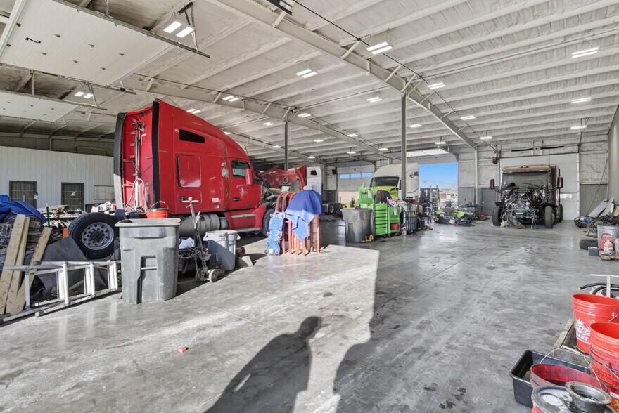 More Photos Of 19518 Whitfield Rd, Sedalia Light Manufacturing For Sale