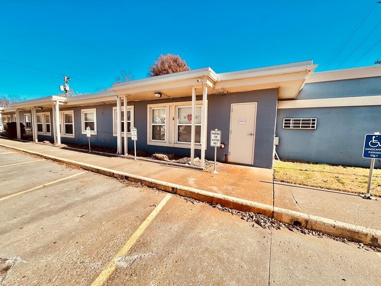 More Photos Of 720 W 1st St, Coffeyville Healthcare For Sale
