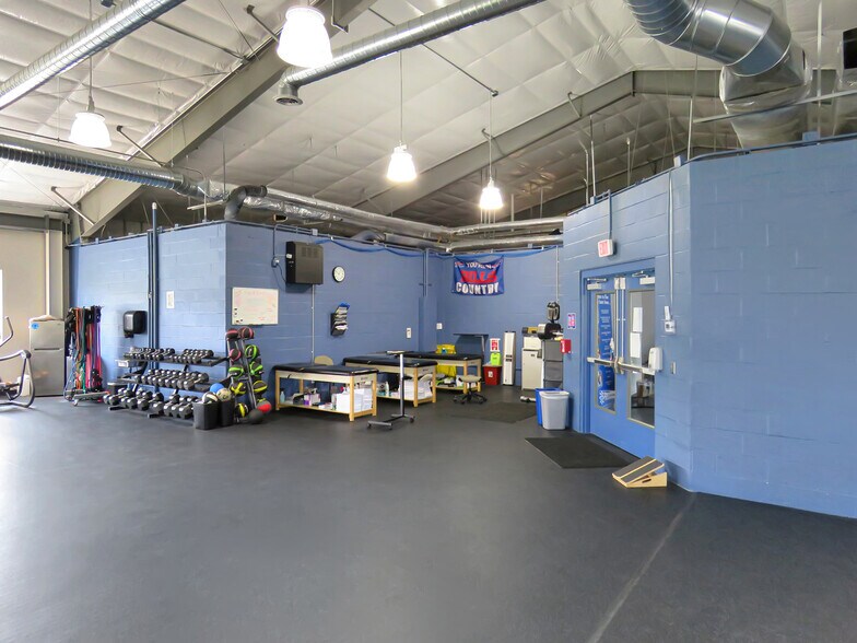 More Photos Of 6831 Seneca Ln, Elma Flex For Lease