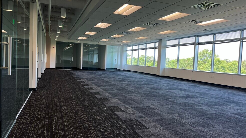 More Photos Of 2915 Premiere Pky, Duluth Office For Lease