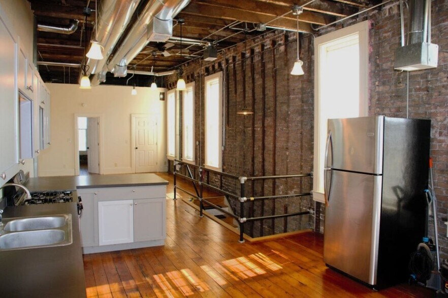 More Photos Of 1028 State St, Racine Storefront Retail Residential For Sale