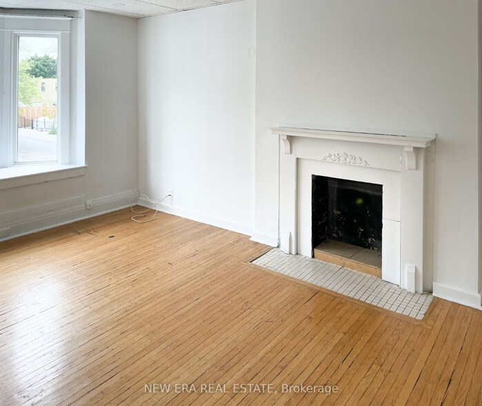 More Photos Of 817 Bloor St W, Toronto Storefront Retail Residential For Sale