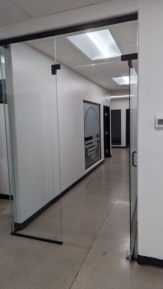 More Photos Of 819 W 22nd St, Tempe Warehouse For Lease