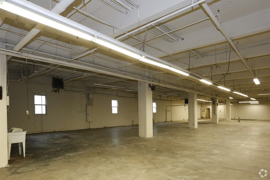 More Photos Of 545 N Arlington Ave, Bloomfield Manufacturing For Lease