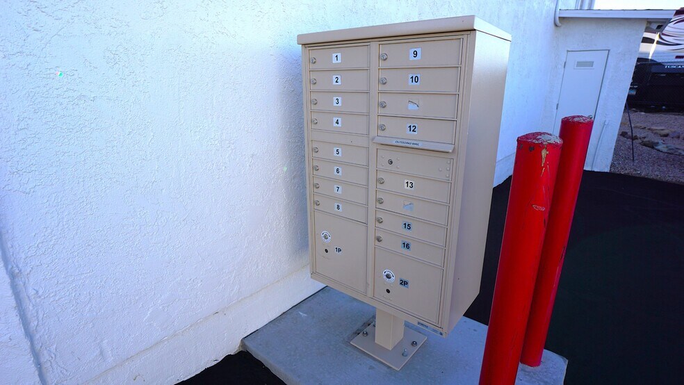 More Photos Of 4030 Stockton Hill Rd, Kingman Light Distribution For Lease