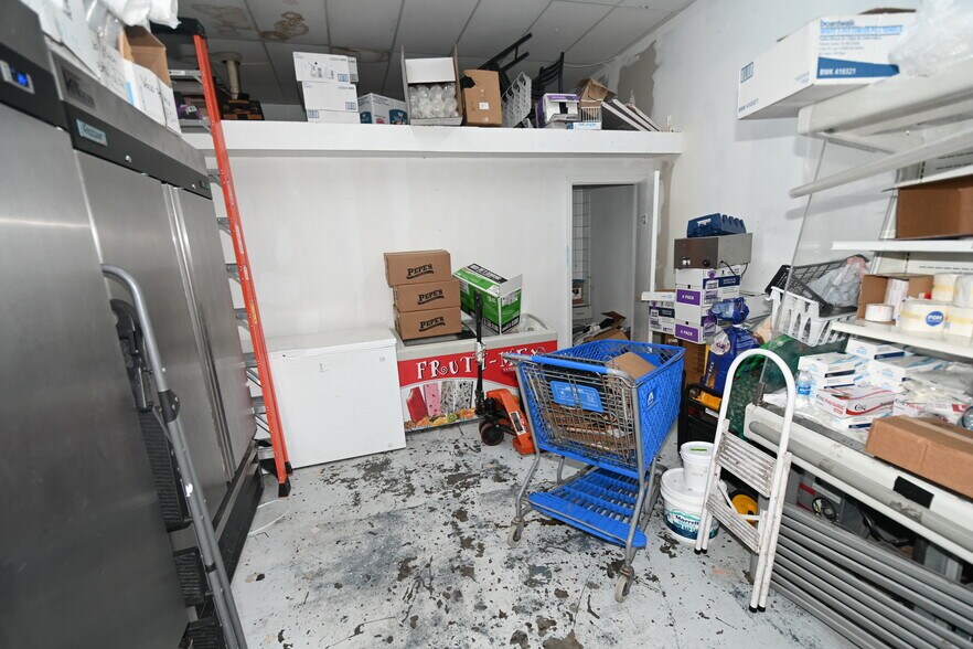 More Photos Of 749 S Central Ave, Umatilla Storefront For Sale