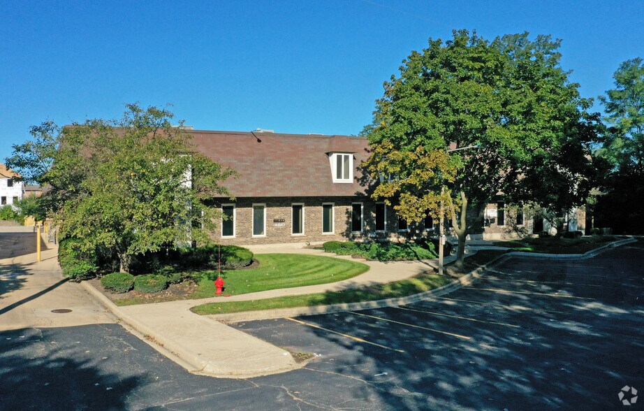 Primary Photo Of 4810 Venture St, Lisle Warehouse For Sale
