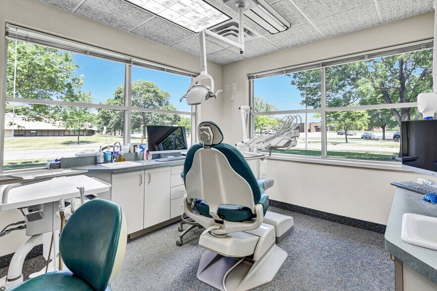 More Photos Of 1511 Northway Dr, Saint Cloud Medical For Sale