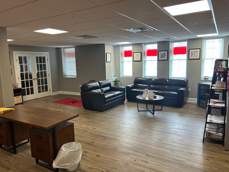 More Photos Of 433 Lancaster Ave, Malvern Medical For Lease