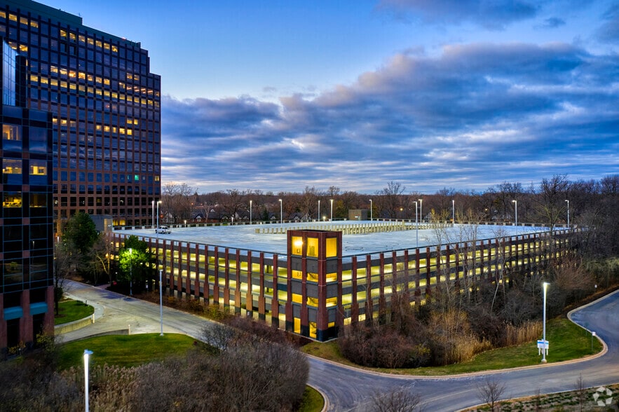 More Photos Of One Towne Sq, Southfield Office For Lease