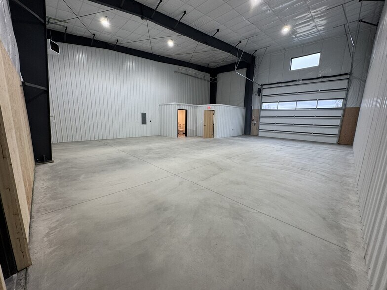 More Photos Of 647 7th Ave, Ponderay Manufacturing For Lease