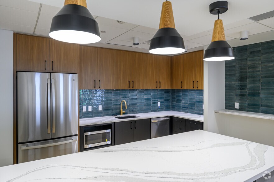 More Photos Of 515 King St, Alexandria Office For Lease