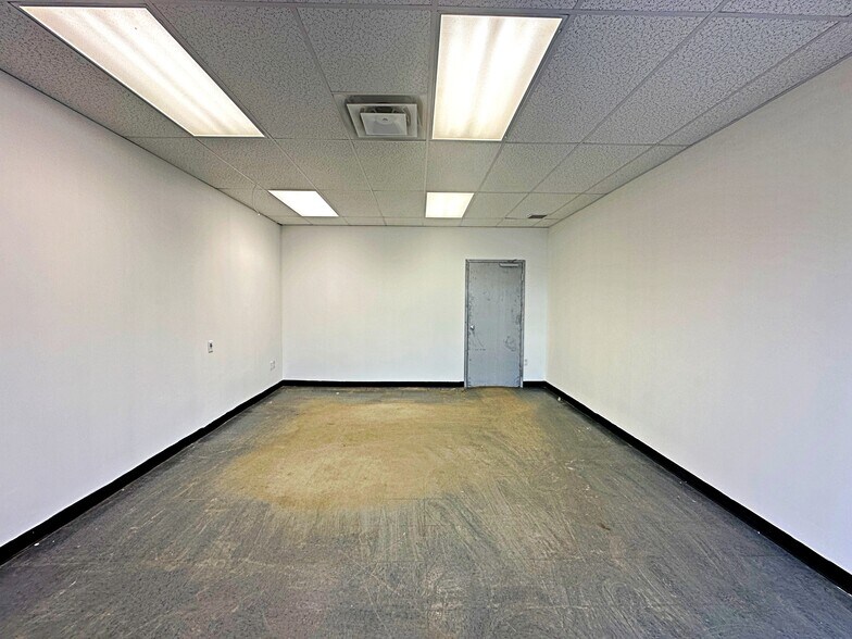 More Photos Of 380 Mackenzie Blvd, Fort McMurray Warehouse For Lease