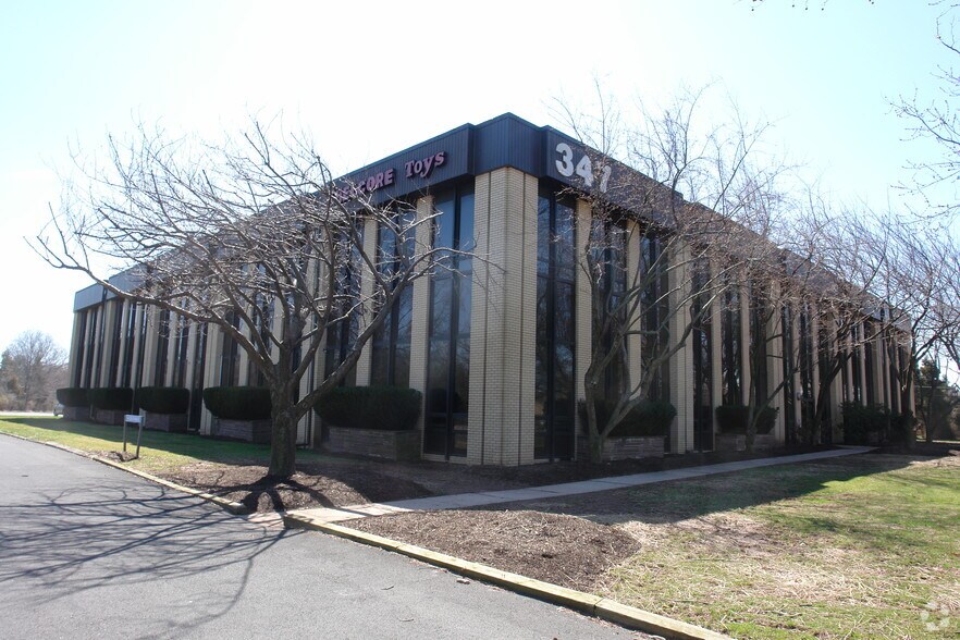 More Photos Of 347 Elizabeth Ave, Somerset Office For Lease