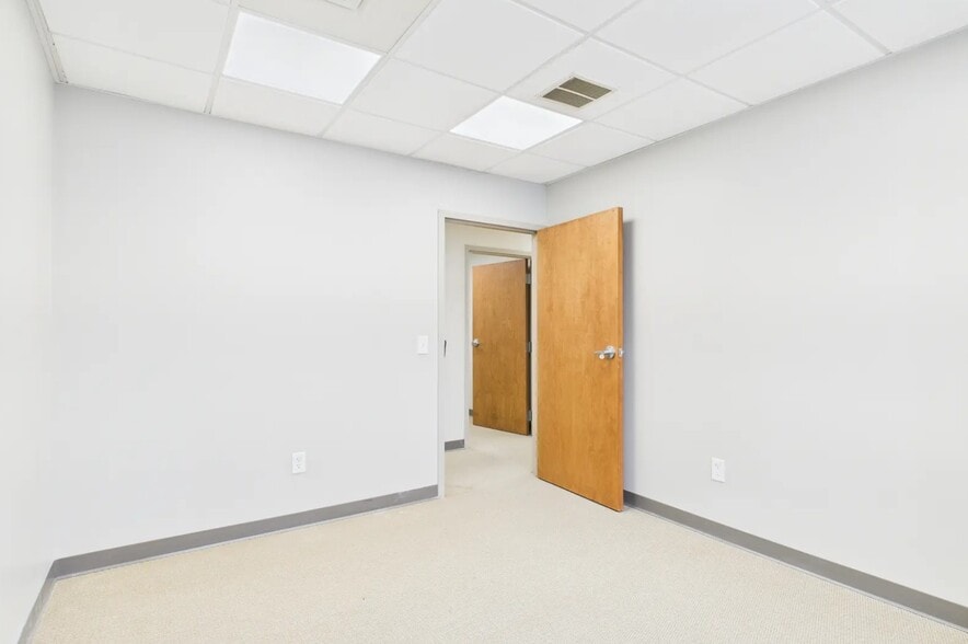 More Photos Of 174 Armistice Blvd, Pawtucket Medical For Lease
