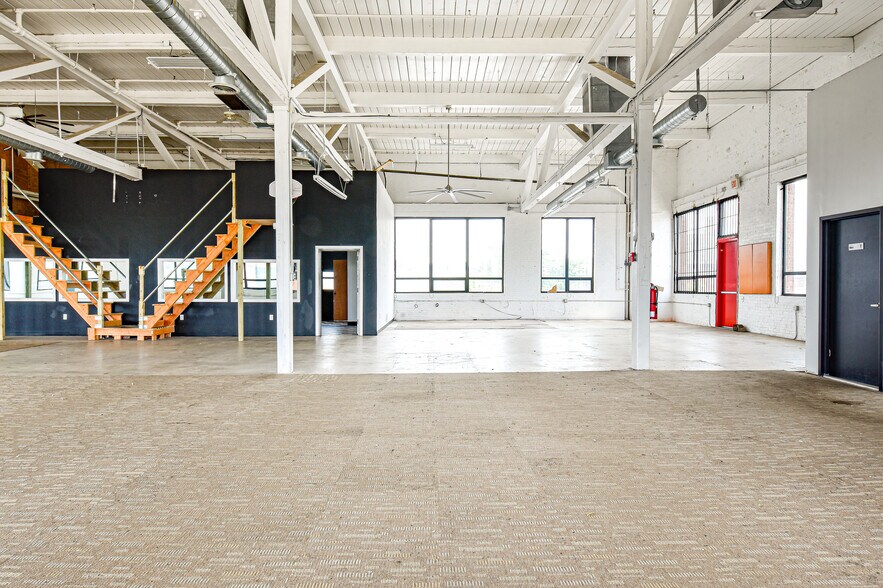 More Photos Of 2 Aspen Pl, Passaic Showroom For Lease