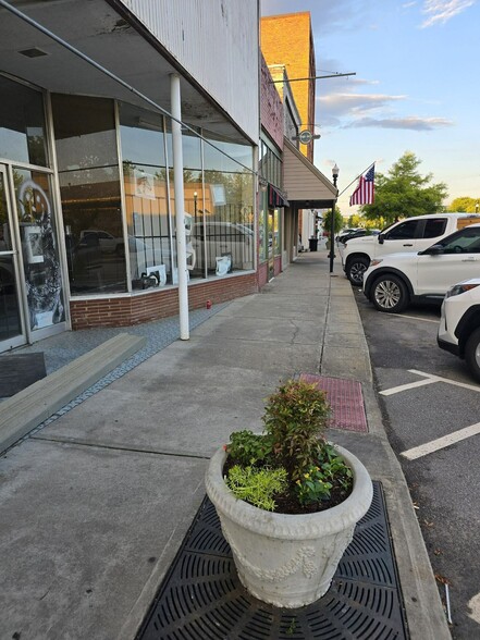 More Photos Of 126 Railroad St, Thomson Storefront For Sale