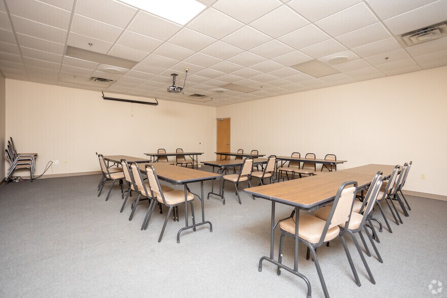 More Photos Of 1713 Marion-Mt Gilead Rd, Marion Storefront Retail Office For Lease
