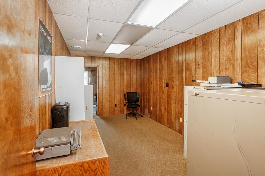 More Photos Of 835 SE 17th Ave, Portland Office For Sale