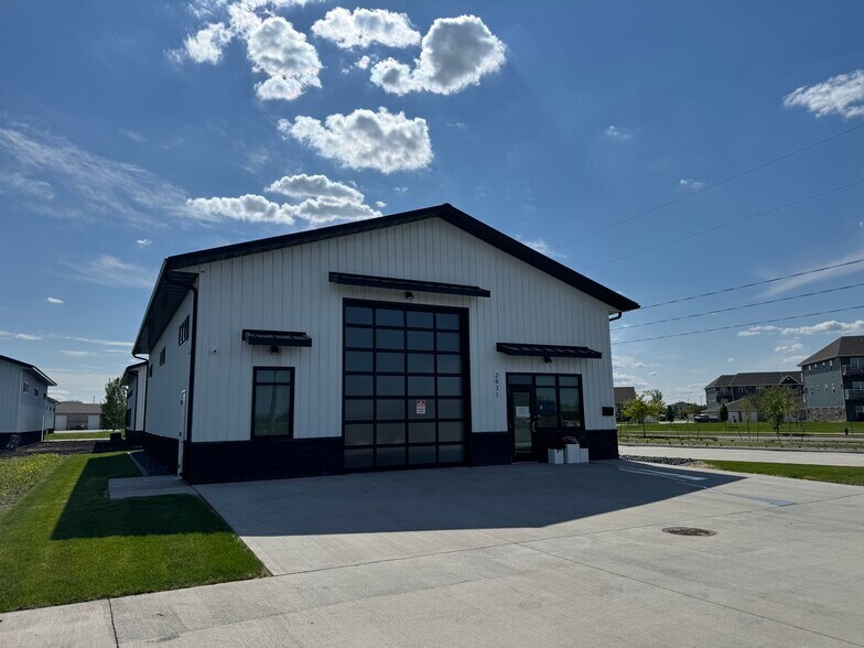 More Photos Of 2955 Thunder, Fargo Warehouse For Sale