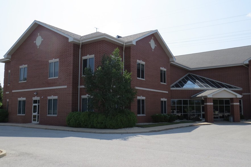 More Photos Of 8840 Calumet Ave, Munster Office For Lease