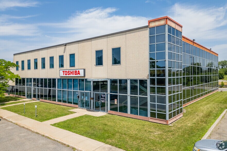 More Photos Of 7075 Pl Robert-Joncas, Saint-Laurent Light Distribution For Lease