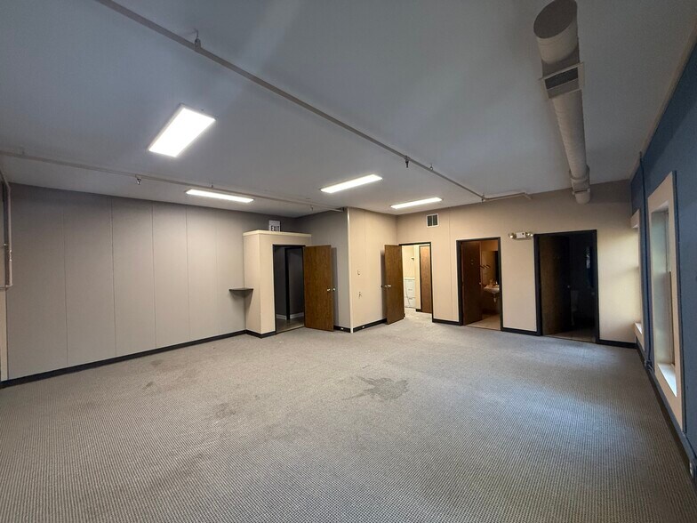 More Photos Of 1450 W Main St, Saint Charles Unknown For Lease