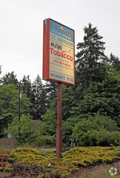 More Photos Of 9502-9512 Canyon Rd, Puyallup General Retail For Sale
