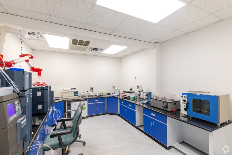 More Photos Of 23 Orchard Rd, Skillman Office For Lease