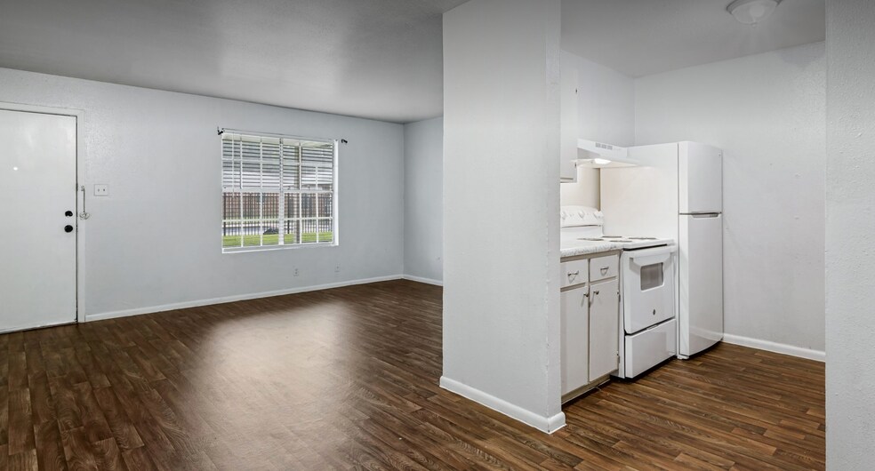 More Photos Of 990 W Florida St, Beaumont Apartments For Sale