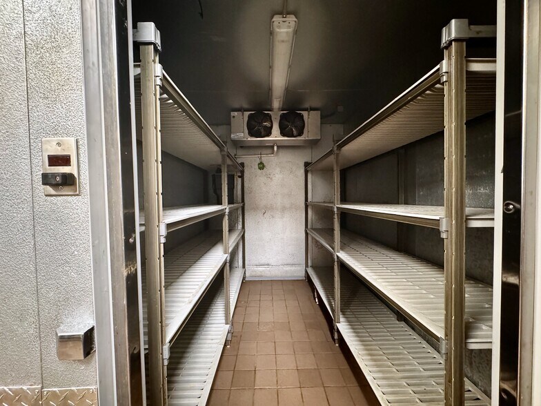 More Photos Of 5015 Hinkleville Rd, Paducah Restaurant For Lease