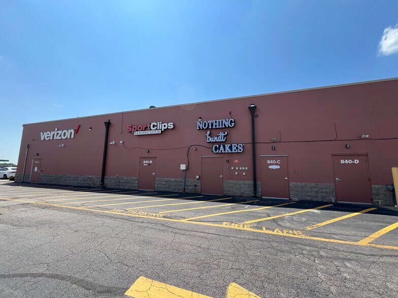 More Photos Of 840 N Kinzie Ave, Bradley Storefront For Sale