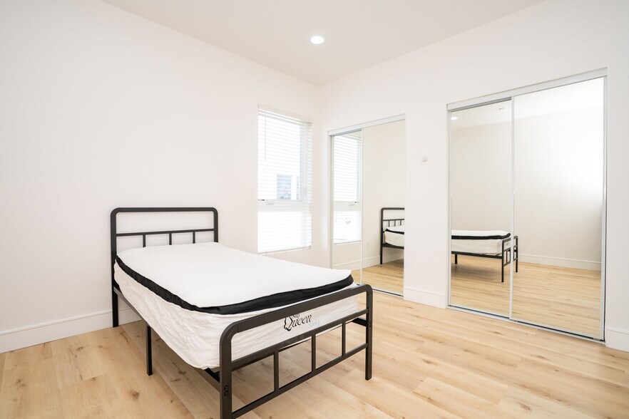 More Photos Of 1286 W 35th Pl, Los Angeles Apartments For Sale