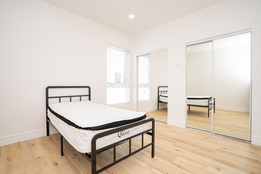 More Photos Of 1286 W 35th Pl, Los Angeles Apartments For Sale