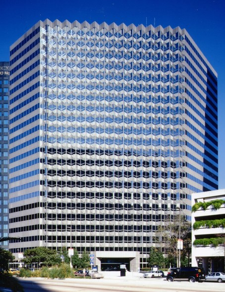 Primary Photo Of 1555 Poydras St, New Orleans Office For Lease