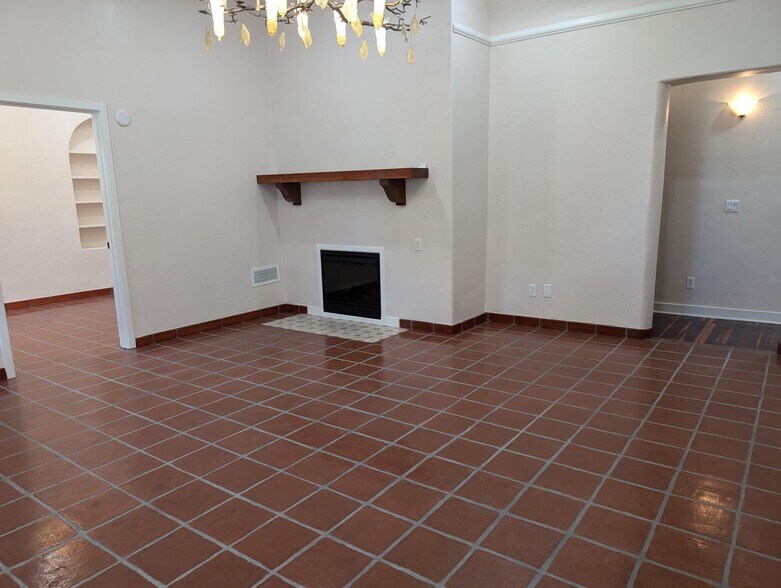 More Photos Of 2230 E Speedway Blvd, Tucson Office Residential For Lease