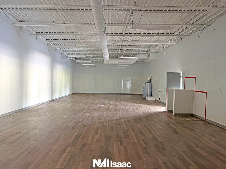 More Photos Of 1698 Highway 192 W, London Freestanding For Lease