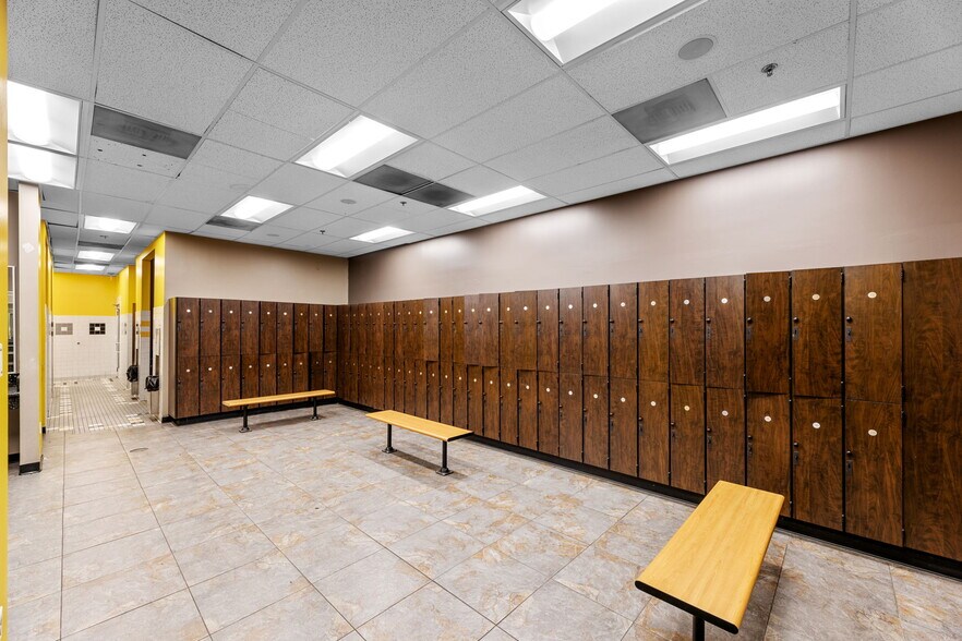 More Photos Of 1900 Del Paso Rd, Sacramento Health Club For Lease