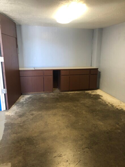 More Photos Of 251 NE Kilpatrick St, Portland Warehouse For Lease