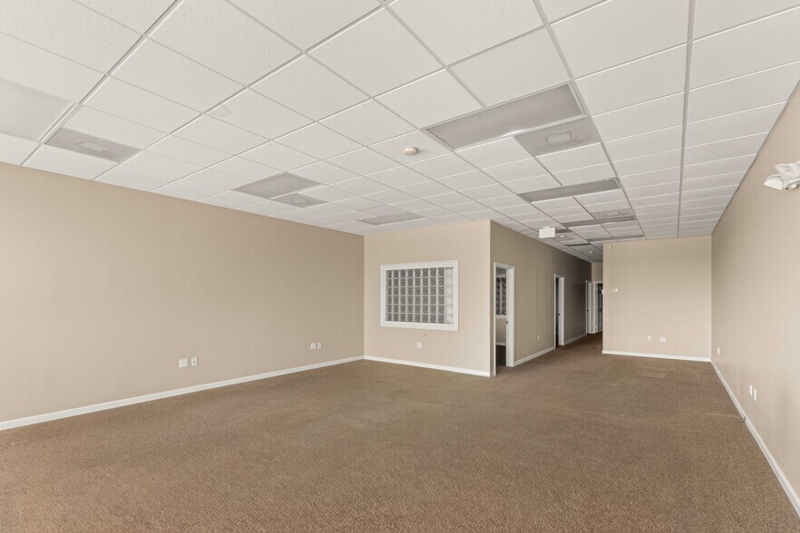 More Photos Of 14020 Highway 3, Webster Unknown For Lease