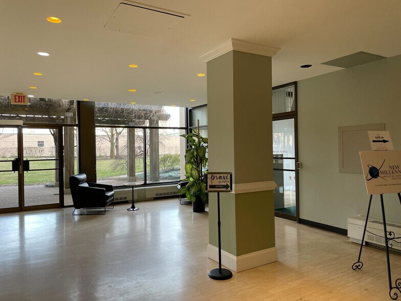 More Photos Of 4141 N Henderson Rd, Arlington Apartments For Lease