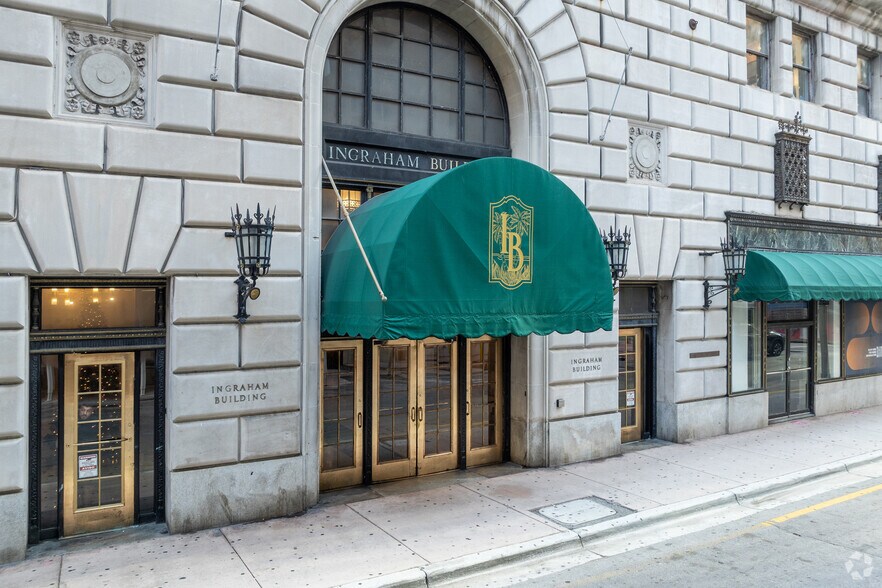 More Photos Of 25 SE 2nd Ave, Miami Office For Lease