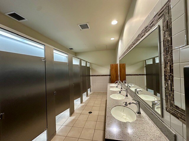 More Photos Of 40508 Murrieta Hot Springs Rd, Murrieta Freestanding For Lease