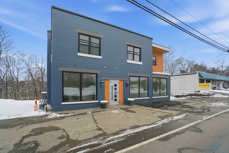 More Photos Of 216 Kings Mills Rd, Mason Coworking Space