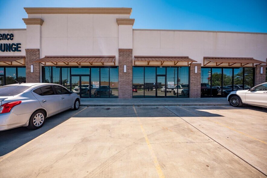 More Photos Of 4020 7th St, Bay City Storefront Retail Office For Lease